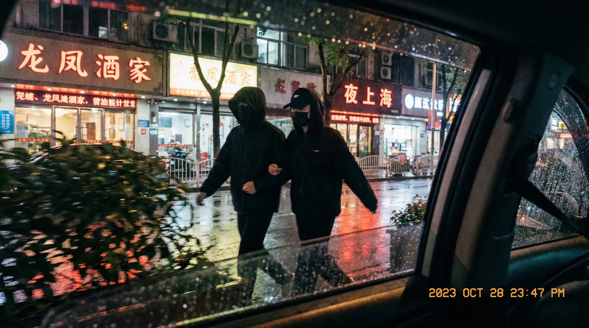 杏彩体育 - 顶流明星深夜密会现场抓拍照片